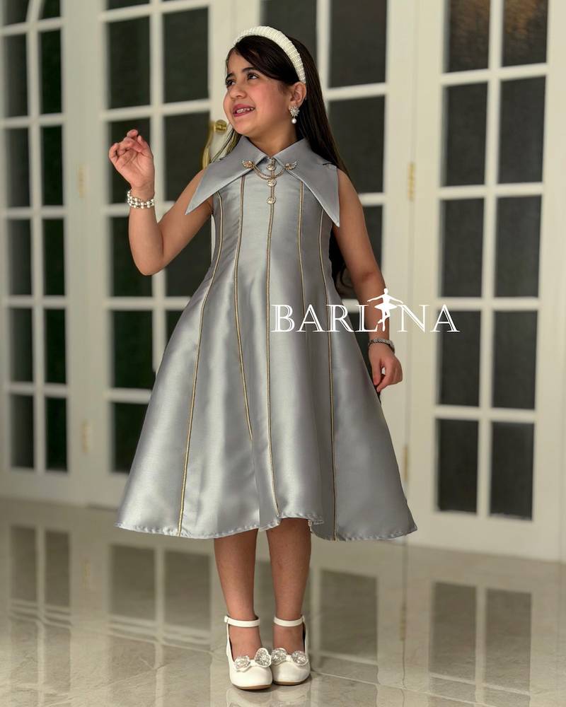 Silver girls' dress with a wide cut and elegant collar