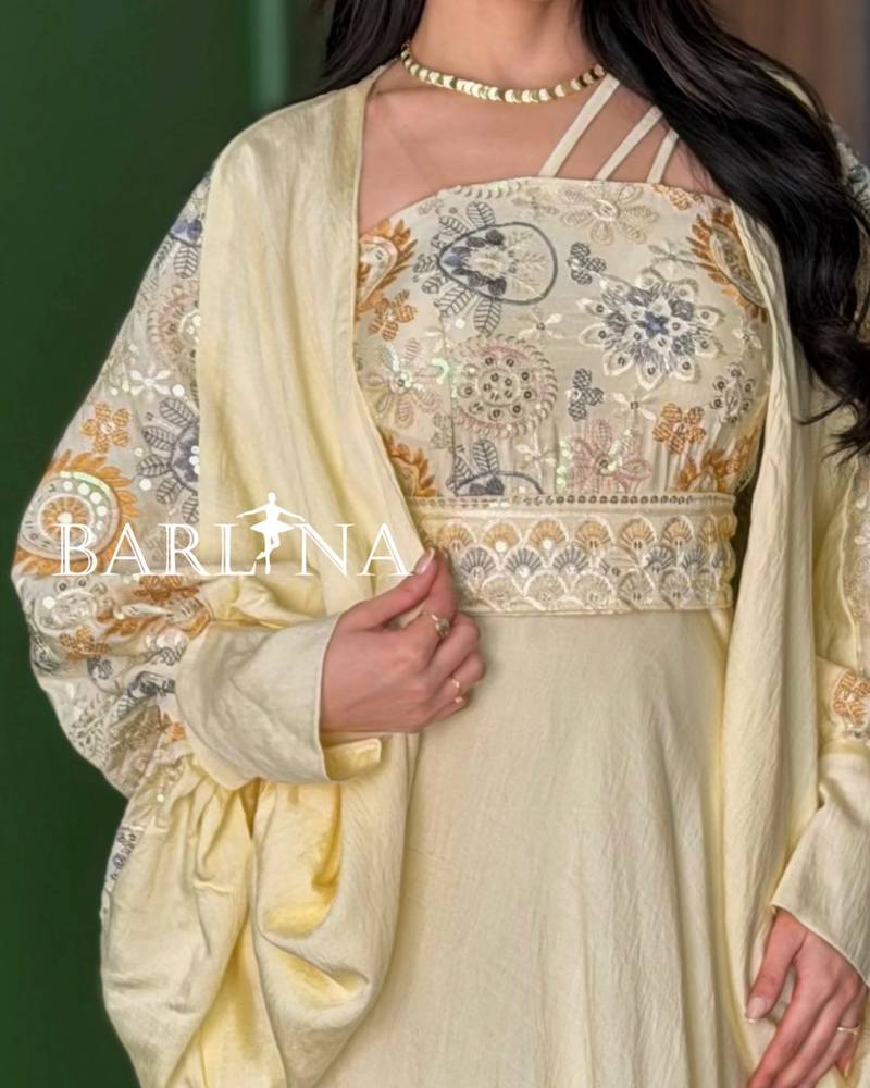 Luxurious ivory-colored jalabiya with a separate piece