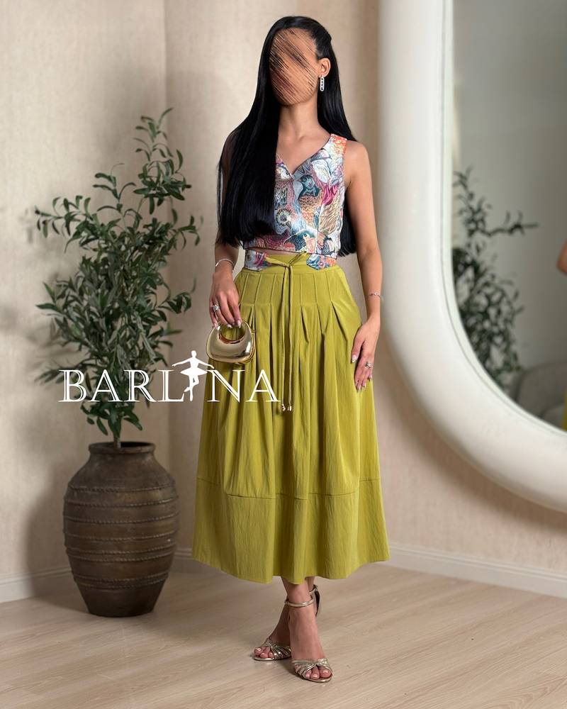 Green midi set with an artistic print blouse