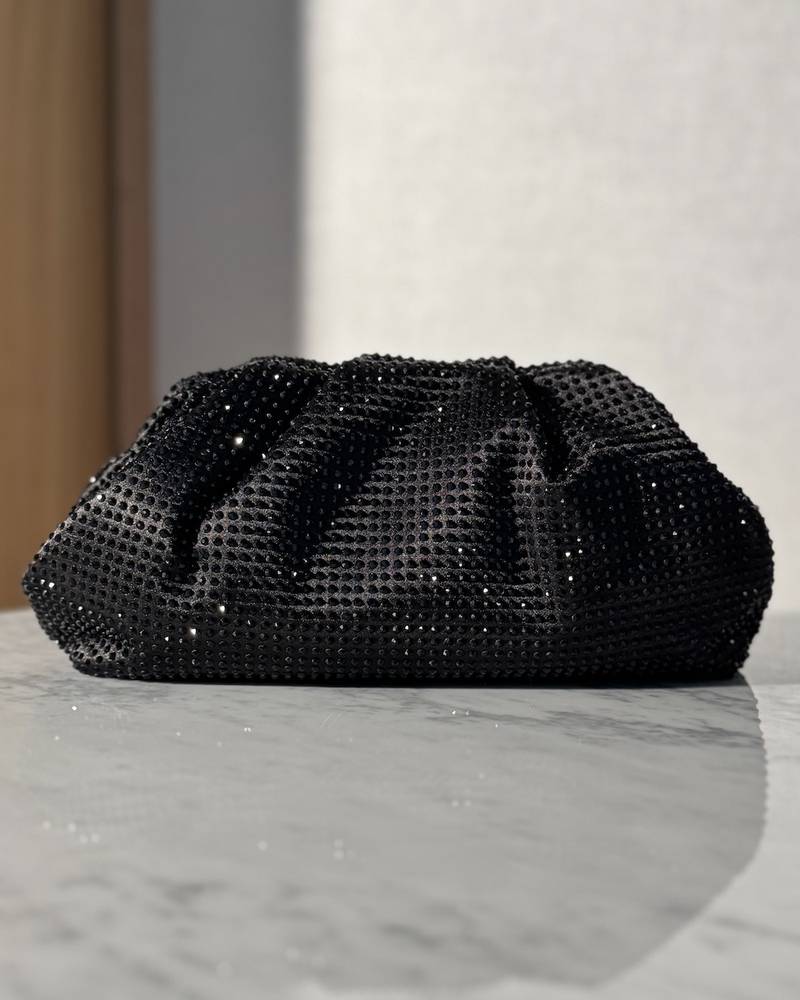 Shiny puffy clutch-style bag