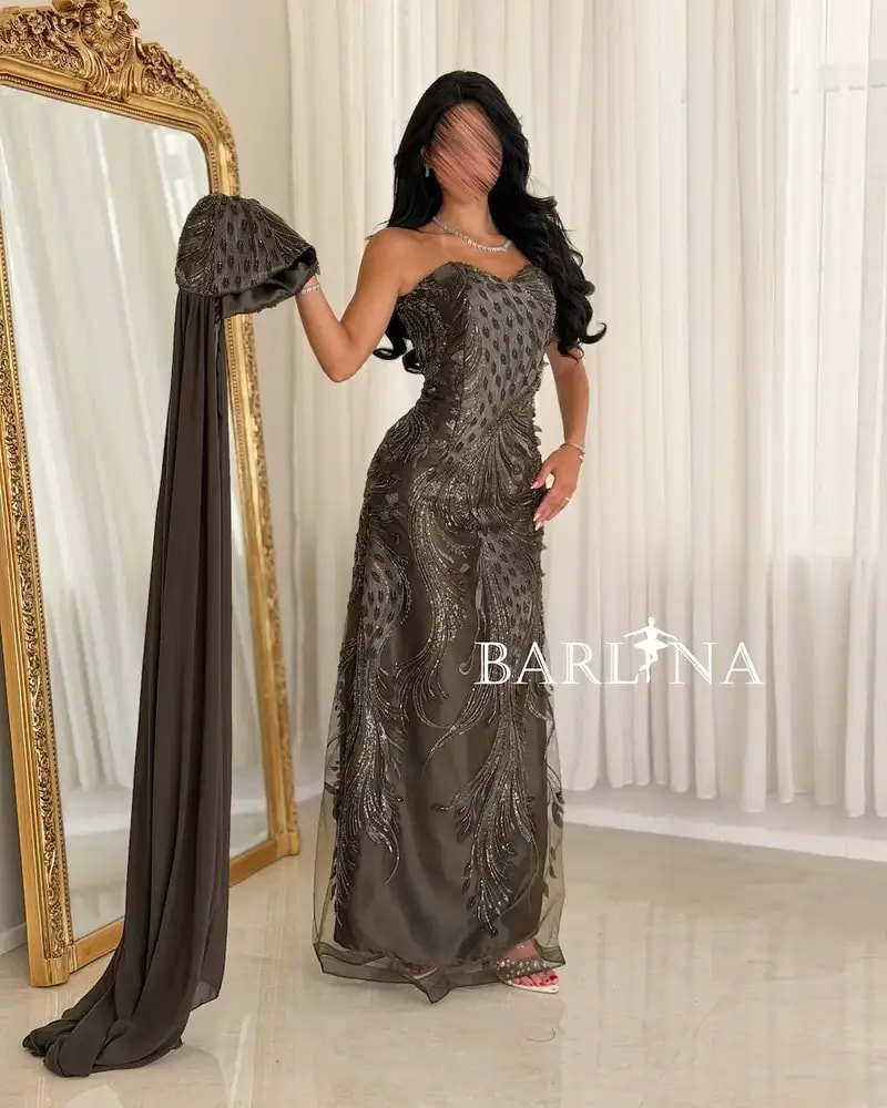 Dark brown dress with luxurious details and a cape
