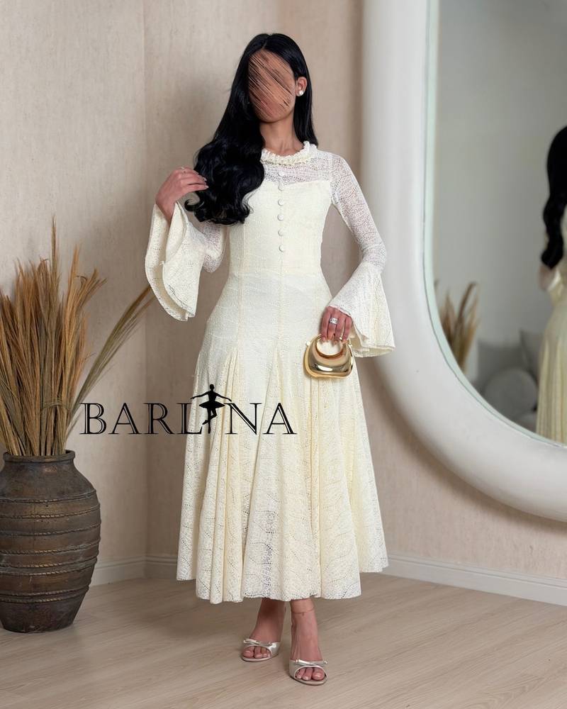 Feminine lace midi dress with a wide design