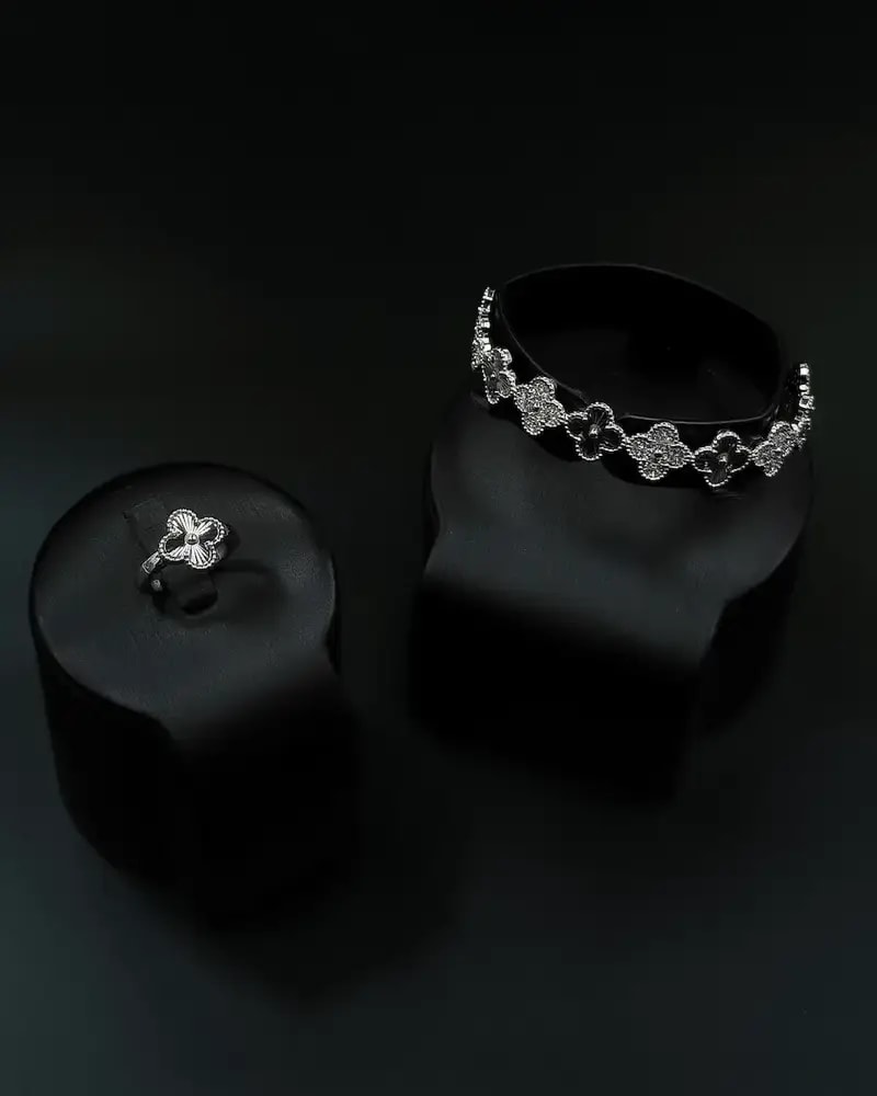 Elegant bracelet and ring with a stylish floral design