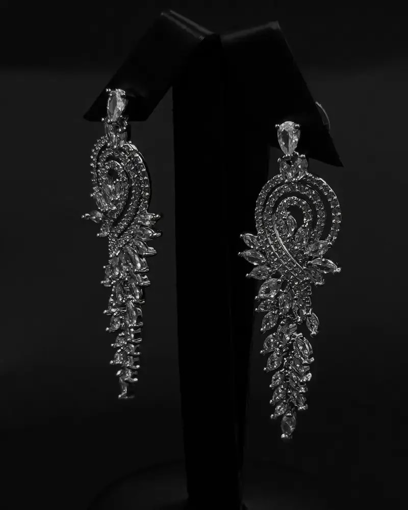 Luxurious long earrings with a flowing ornate design