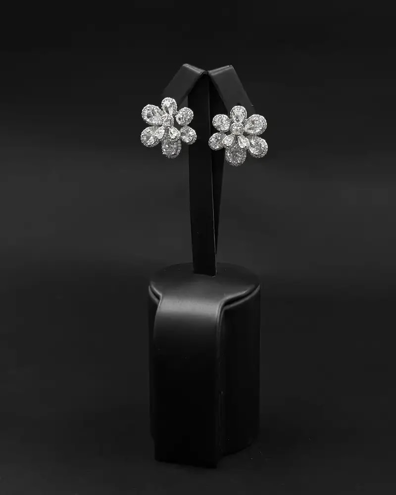 Women's earrings with an elegant floral design