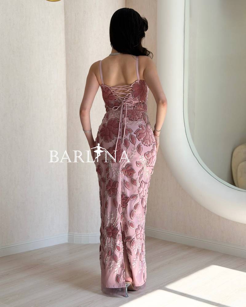 Pink dress embroidered with a large rose pattern