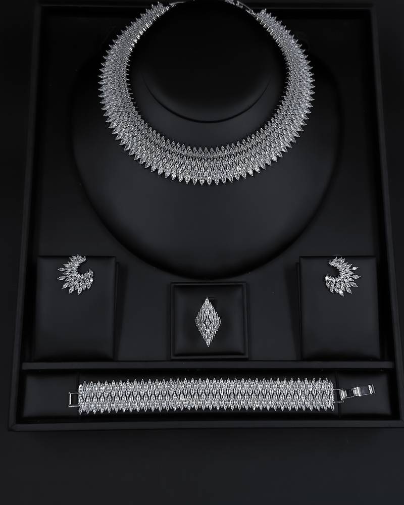 Wide accessory set with closely packed stones