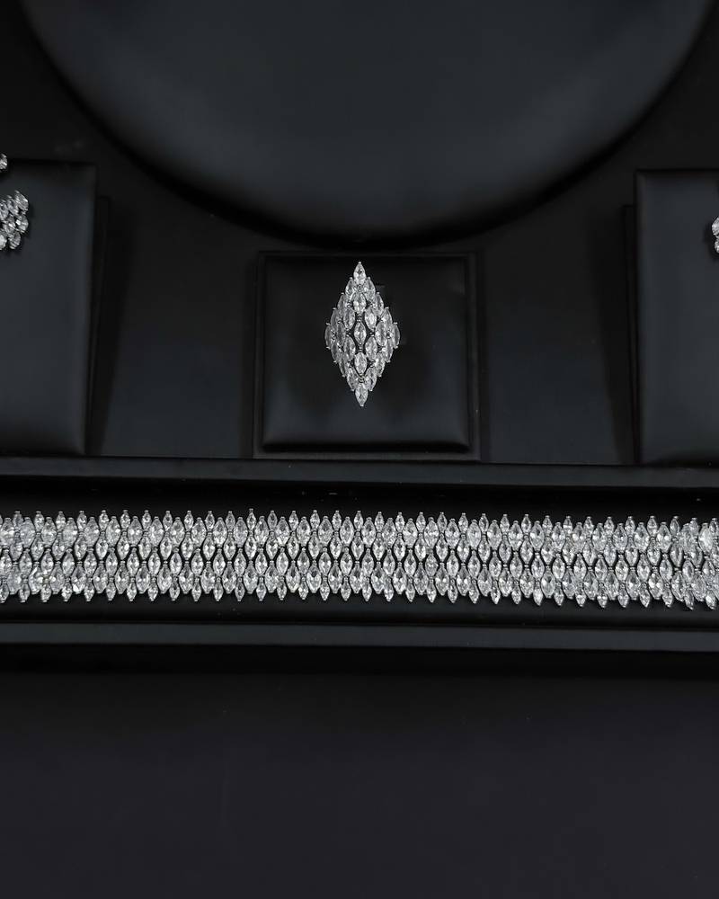 Wide accessory set with closely packed stones