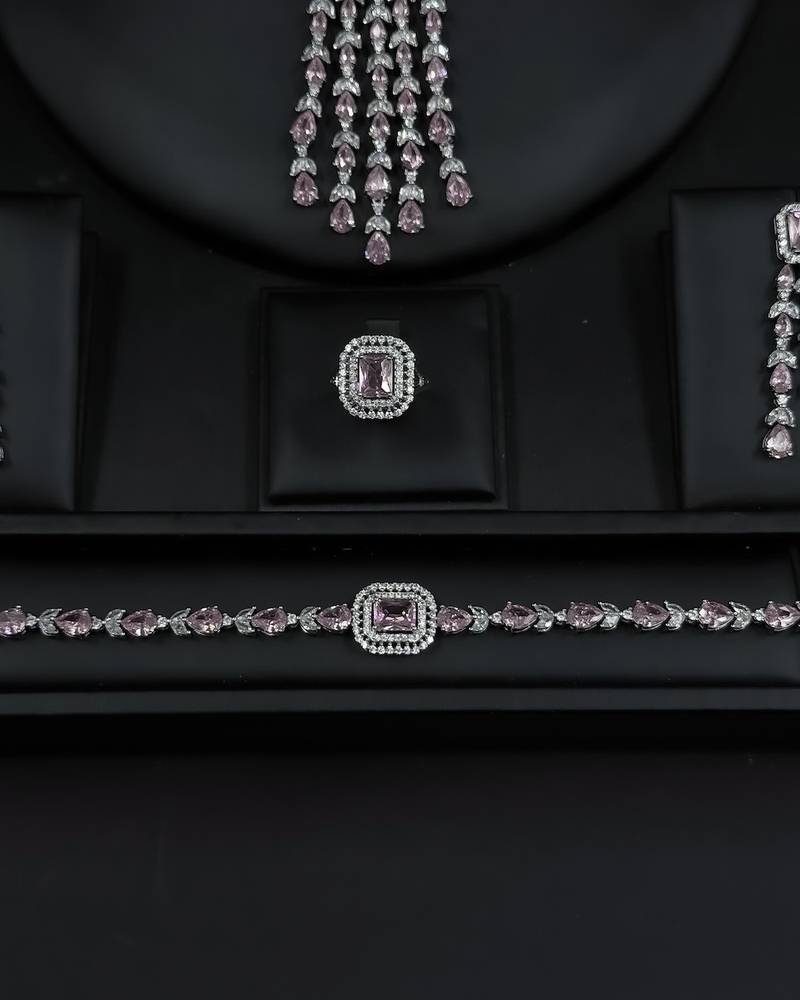 Stylish mixed accessory set with dangling details