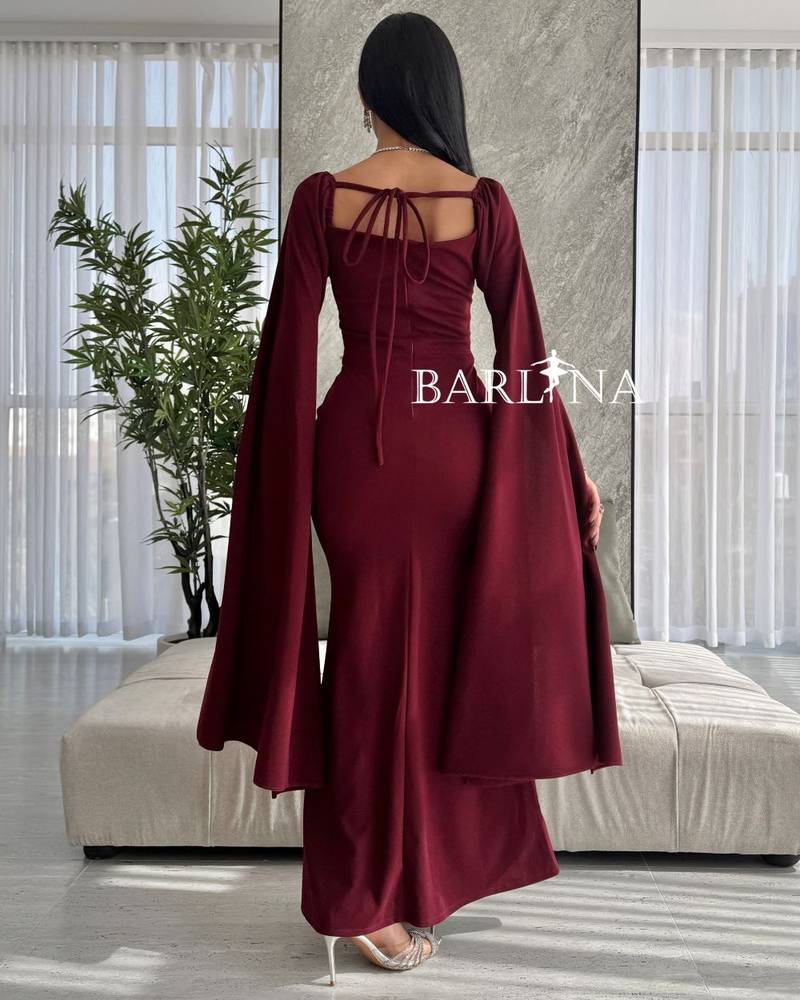 Elegant Oud dress with long sleeves