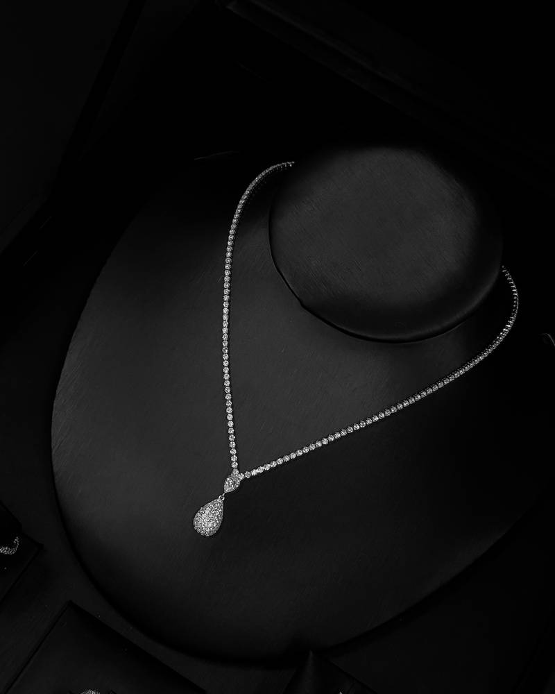 Accessory set with a sparkling studded teardrop pendant