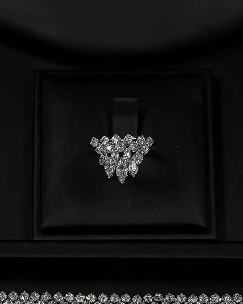 Stylish accessory set with a harmonious design