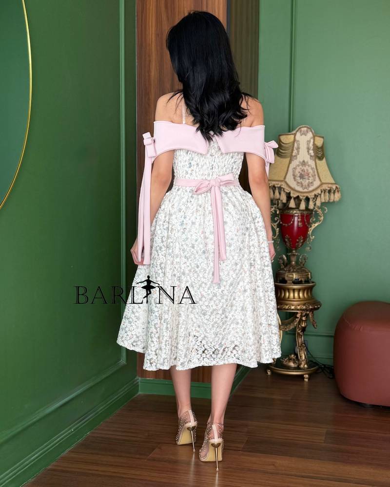 Floral dress with elegant pink details