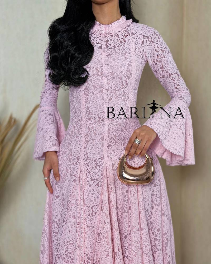 Feminine lace midi dress with a wide design