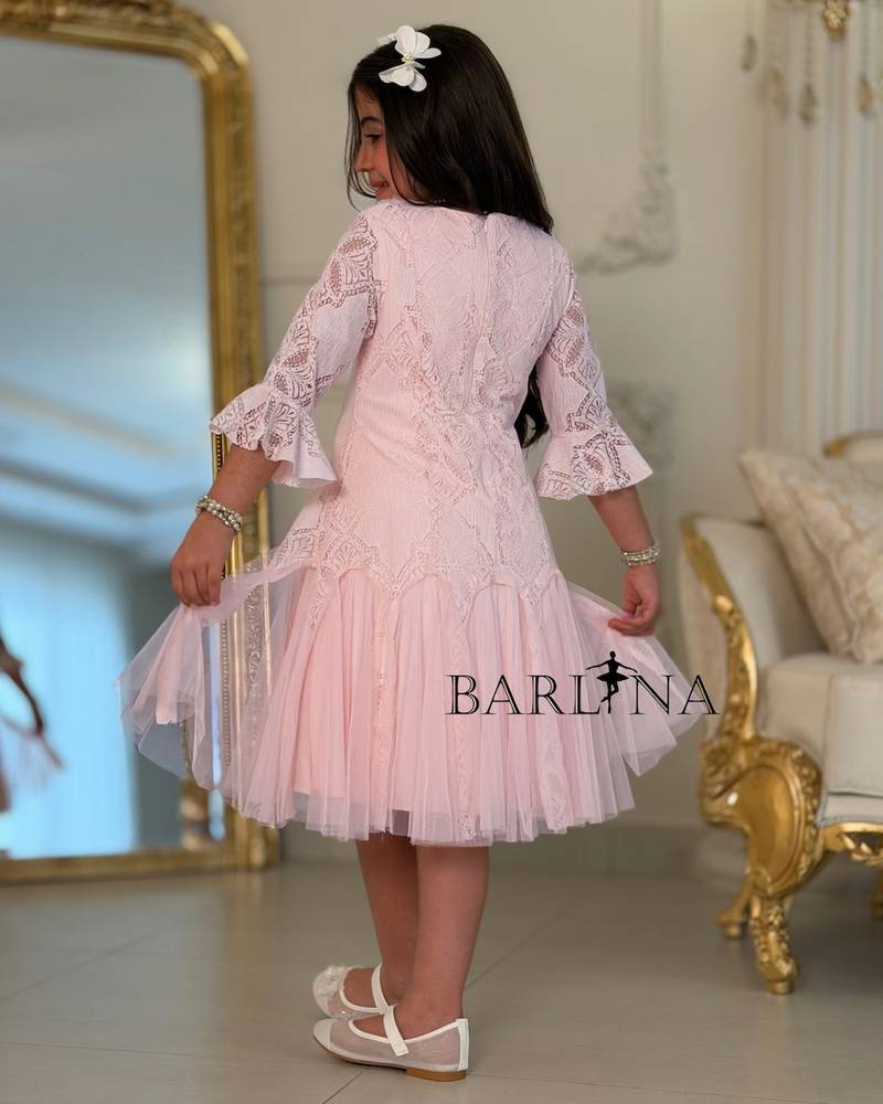Girls' dress with lace and embroidery on the chest