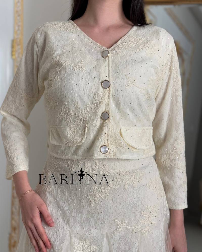 Dress with off-white jacket embroidered with lace and tulle