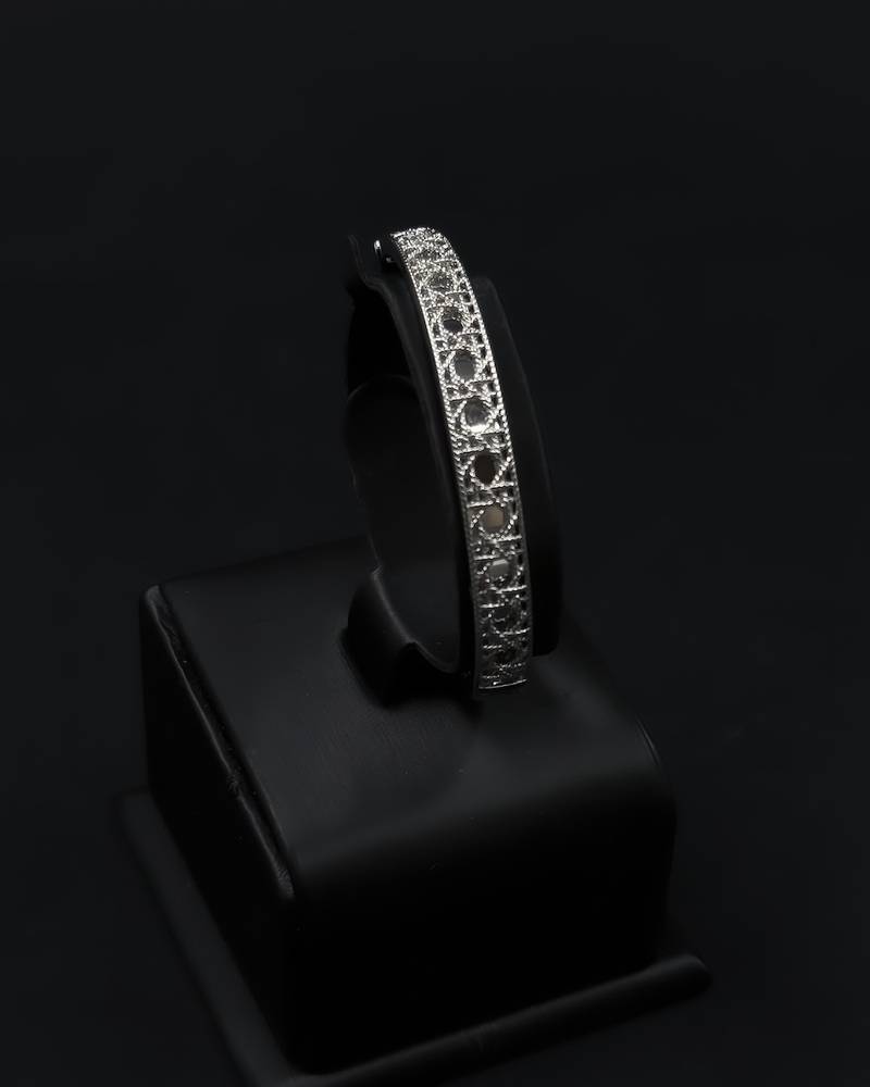 Bracelet and ring set with elegant and modern designs