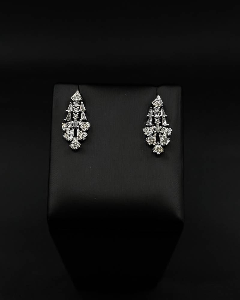 Silver accessory set with a gradient pattern