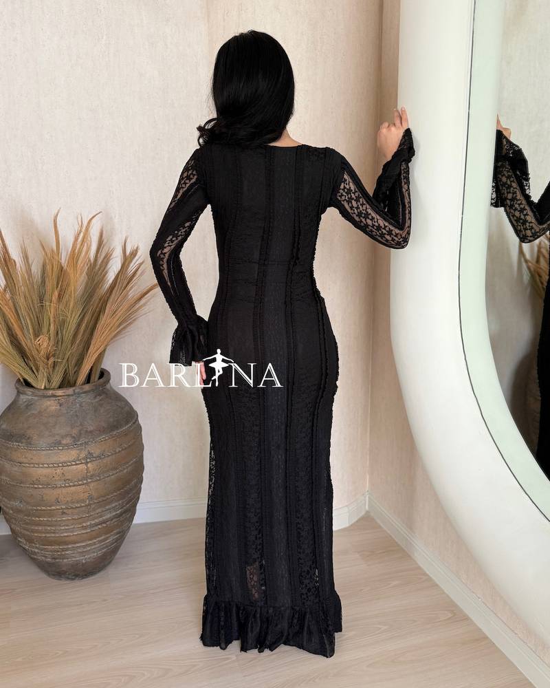 Long-sleeved lace dress
