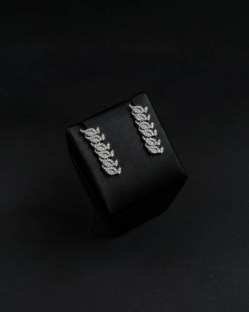 Elegant accessory set with glittery leaf decoration