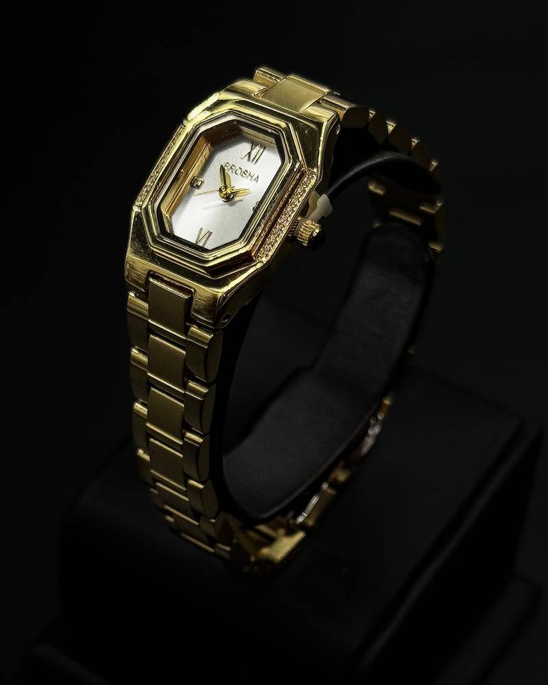 A stylish everyday wristwatch with a geometric design