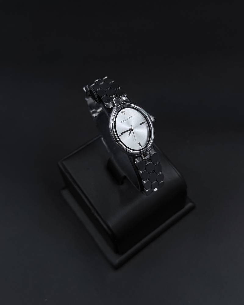 Elegant women's watch with an oval design