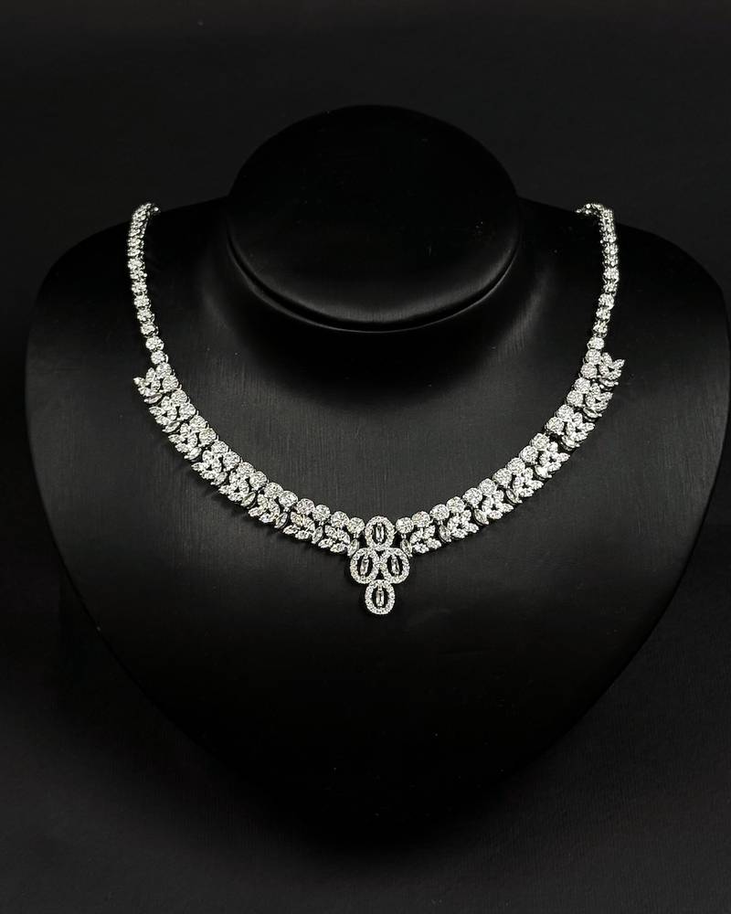 Elegant intertwined leaf design accessory set