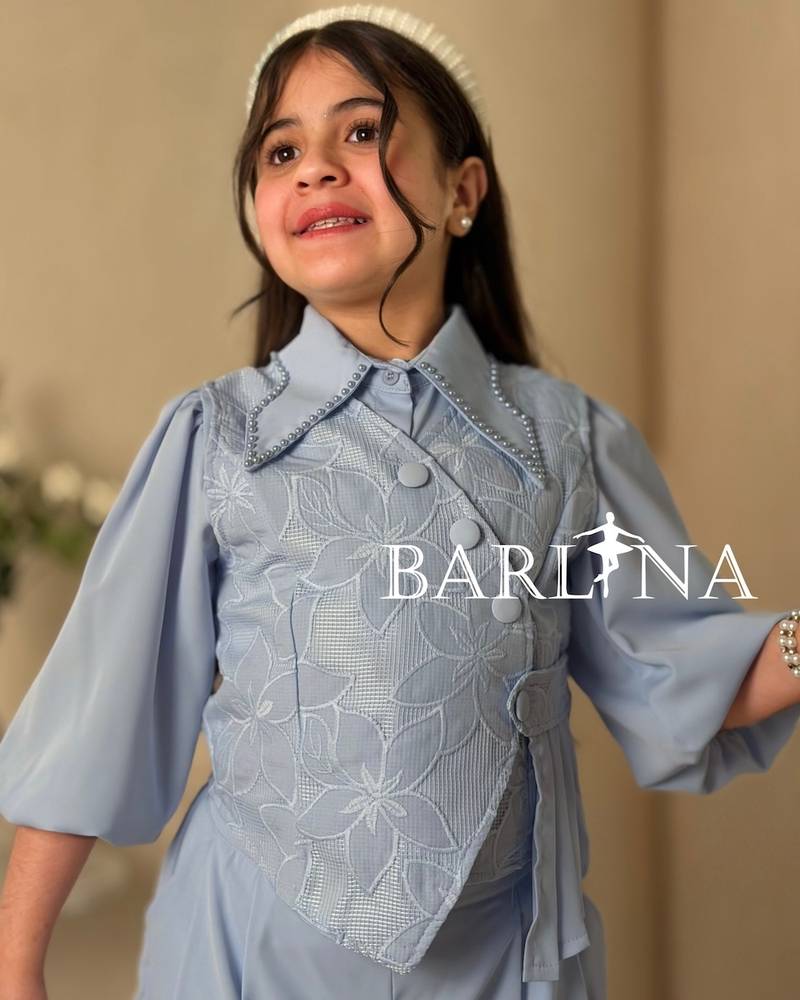 Girls' outfit with wide-leg pants and embroidered vest