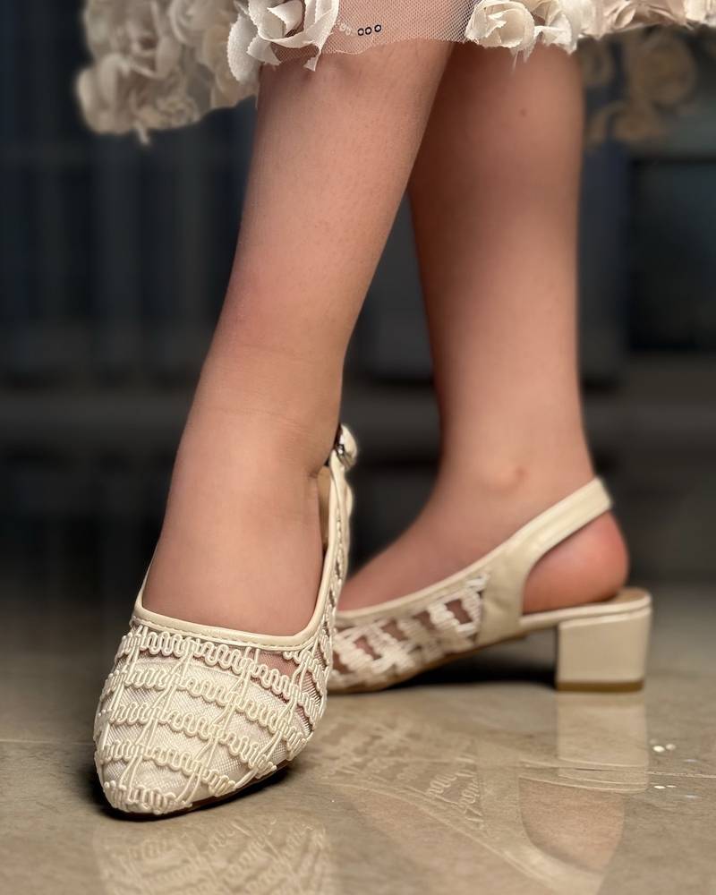 Girls' shoes with embroidered mesh design and back strap