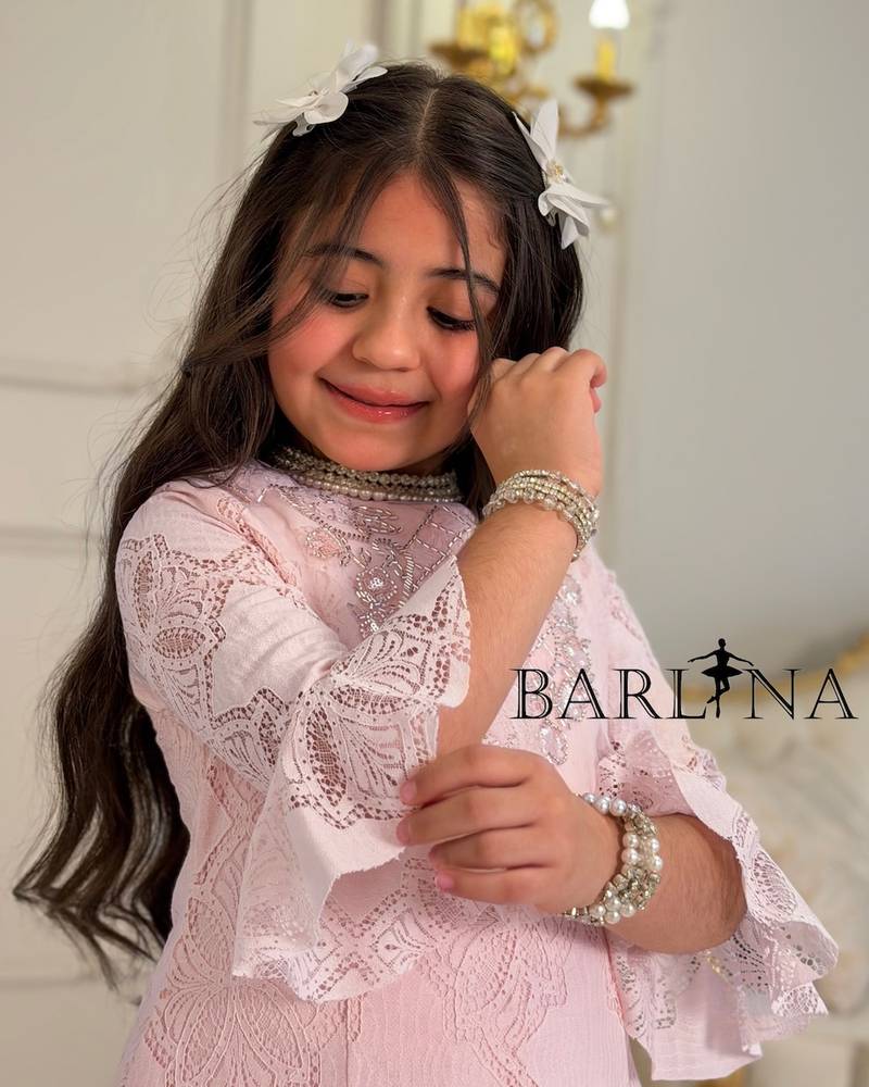 Girls' dress with lace and embroidery on the chest