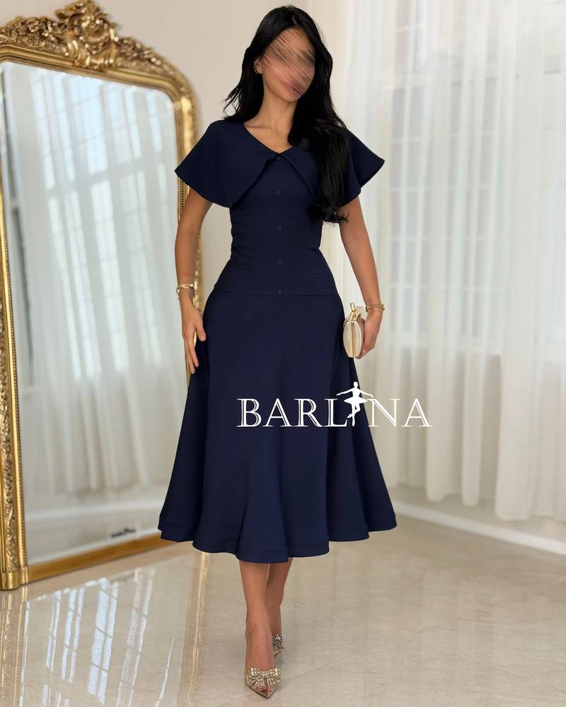 Elegant midi dress with a classic design