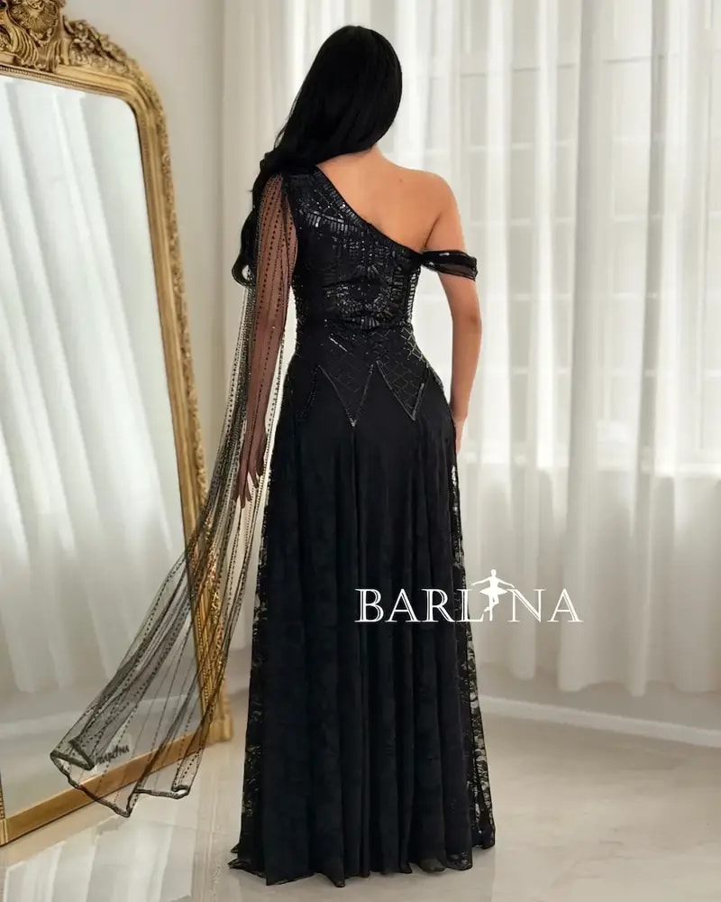 Elegant one-shoulder evening dress adorned with embroidery