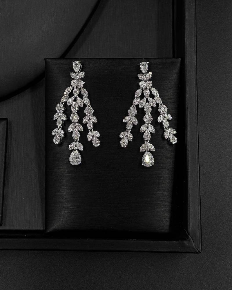 Accessory set with delicate crystal projections