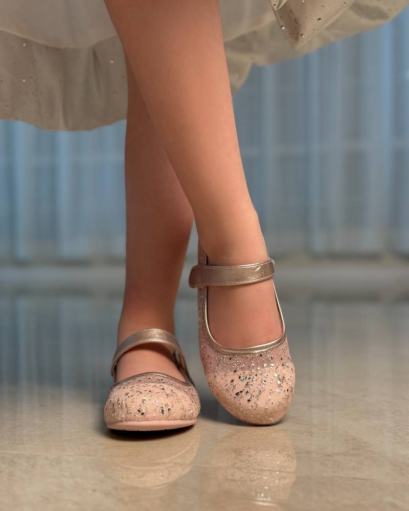 Girls' flat shoes decorated with embroidery and soft glitter