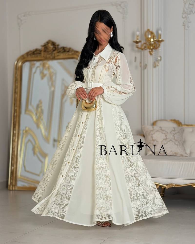 Long dress with elegant lace details