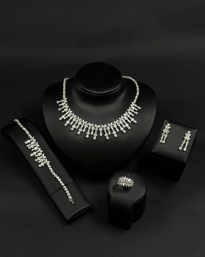 Accessory set with a dangling crystal design