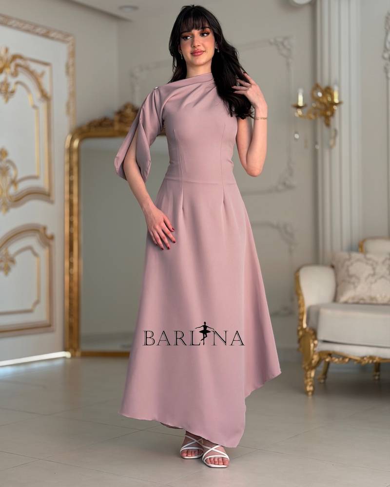 Soft pink dress with an asymmetrical shoulder cut