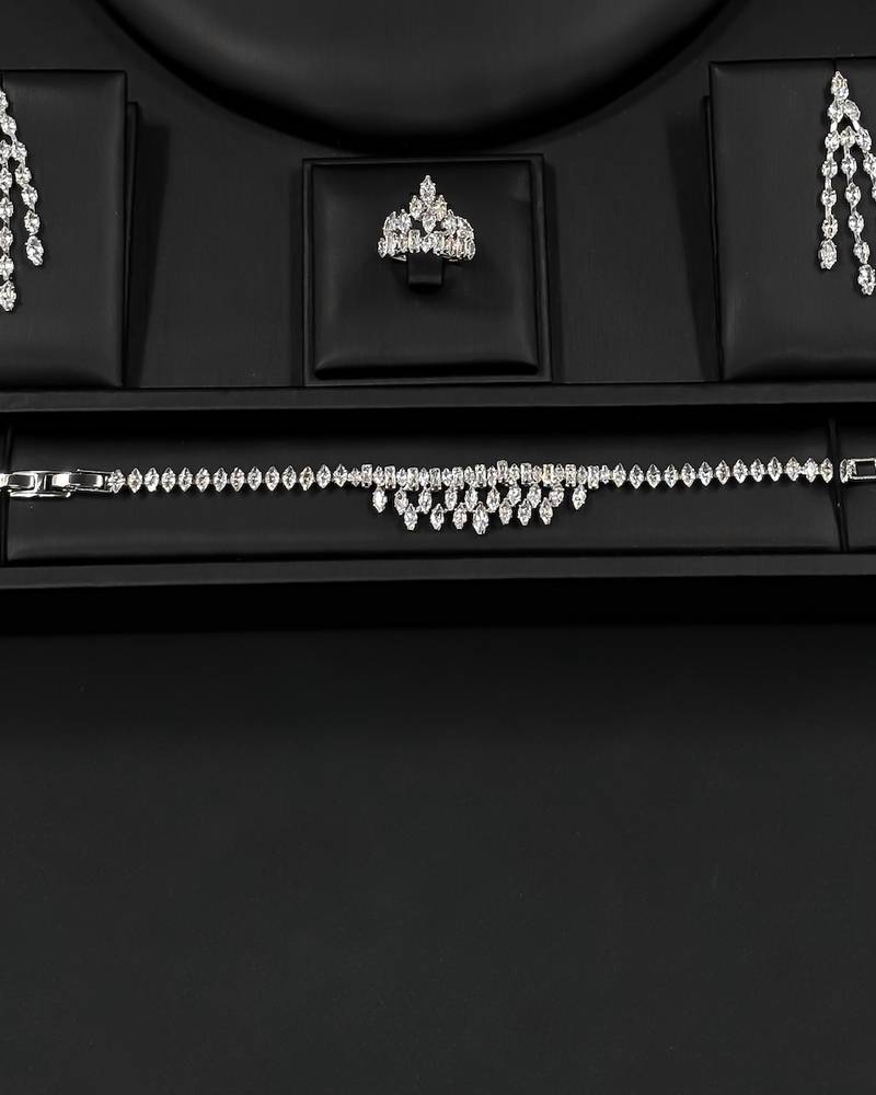 Evening accessory set with small zircon stones