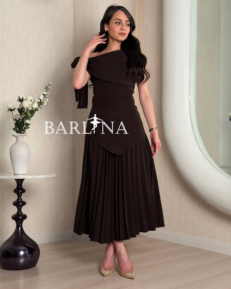 One-shoulder midi dress with soft pleats