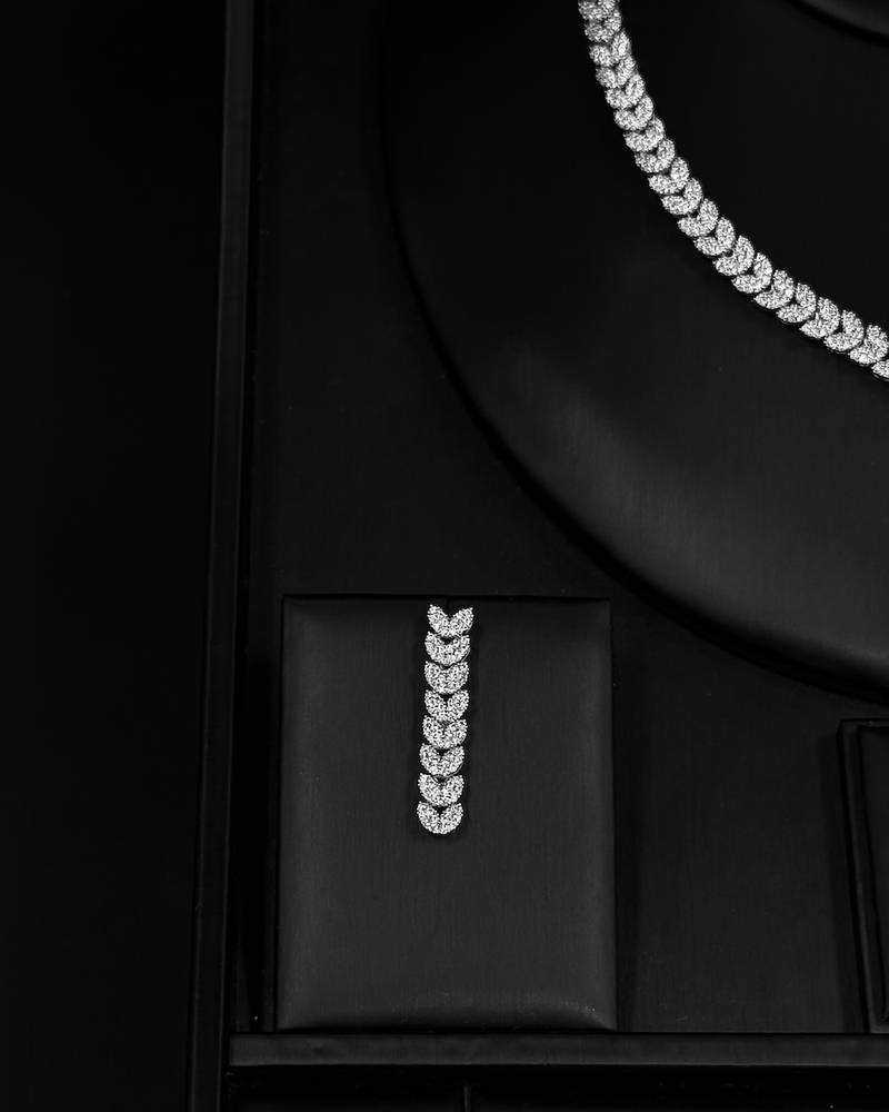 Elegant accessory set with a harmonious design