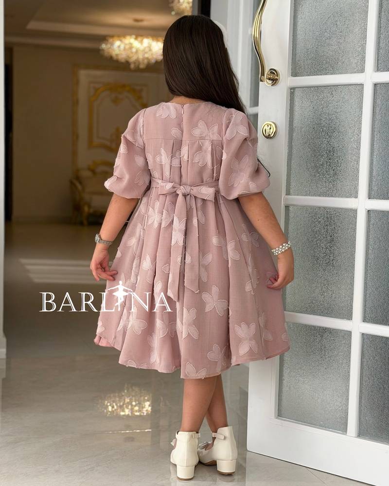 Girls' short dress with a soft design