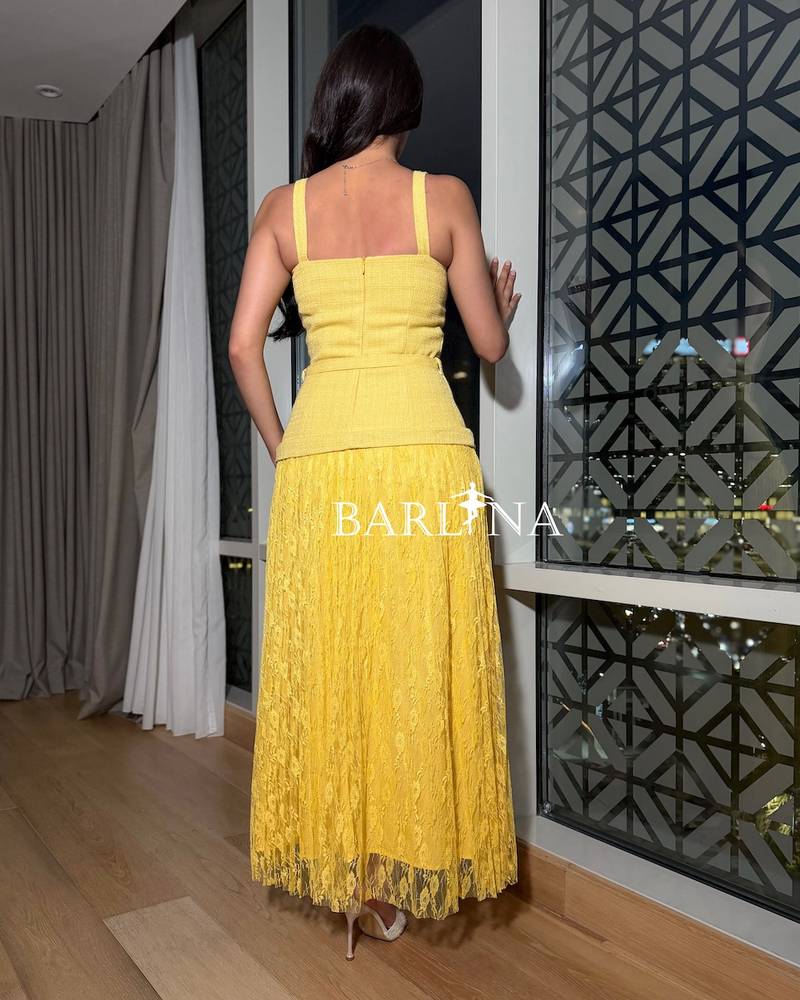 Elegant dress with lace pleats