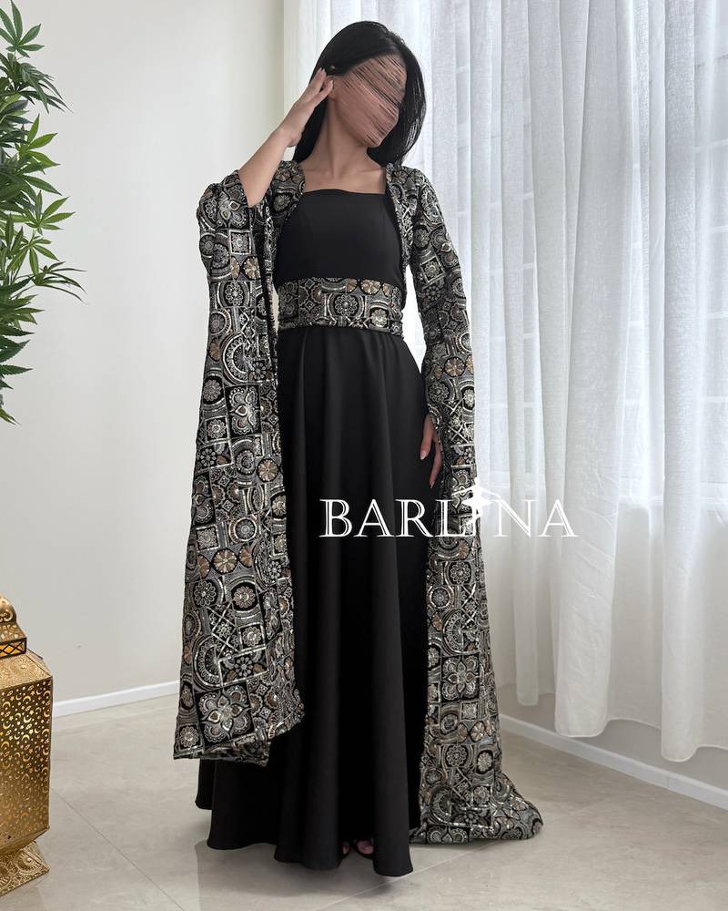 Black jalabiya with sleeves decorated with traditional embroidery