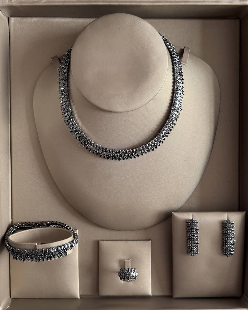 Accessory set decorated with black stones