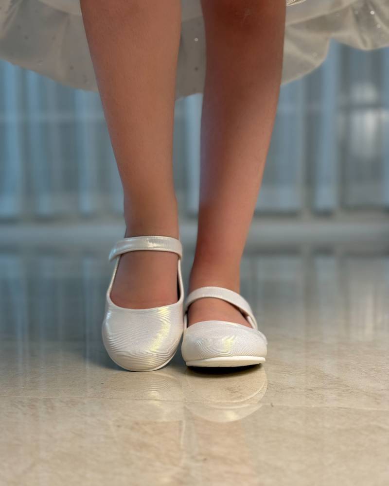 Off-white girls' shoes with a soft and elegant design