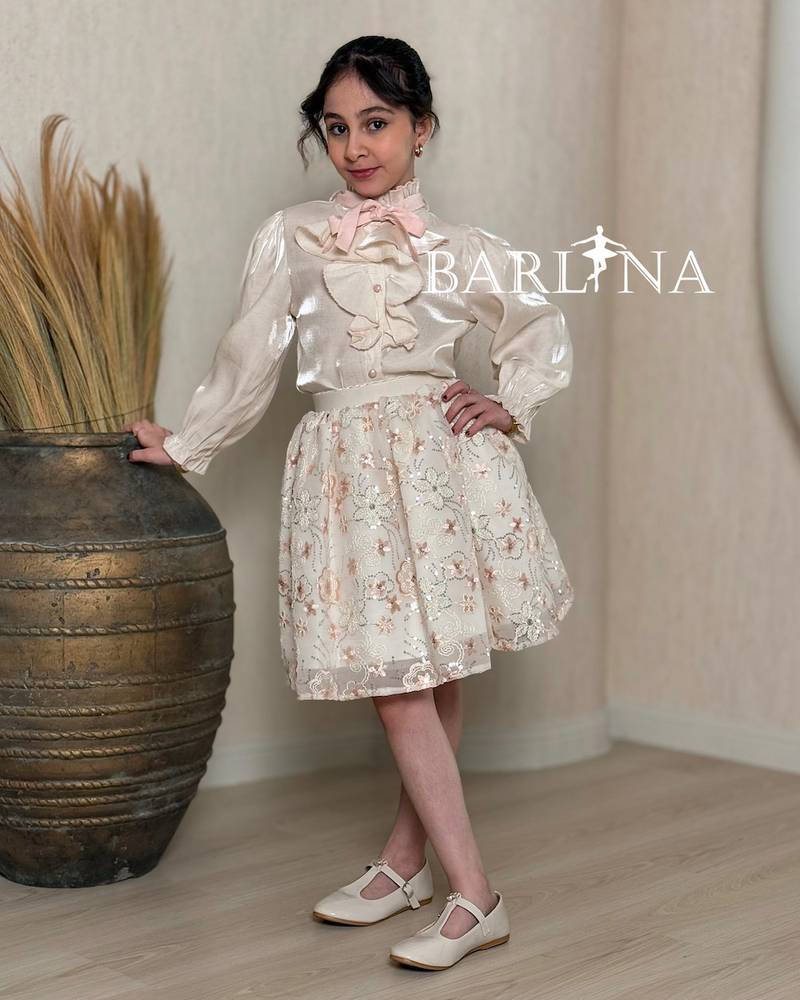 Girls' outfit with embroidered skirt and embellished collar