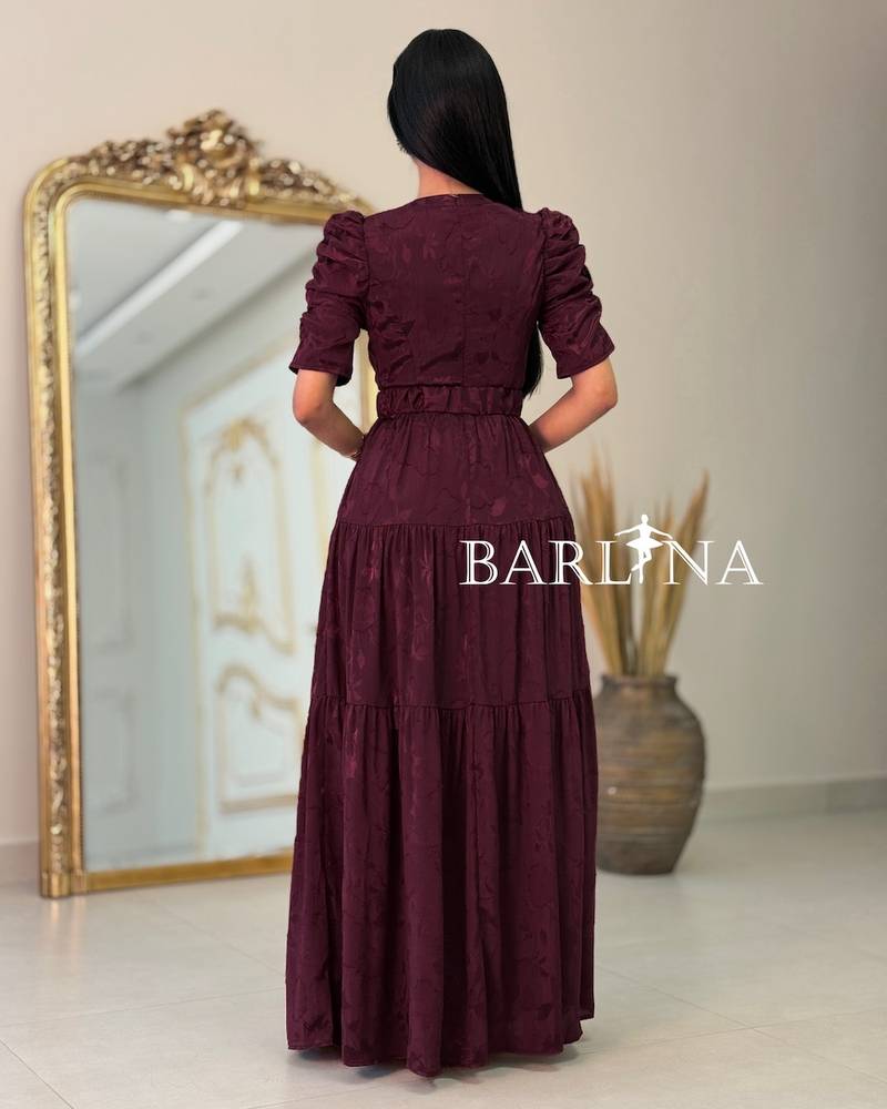 Burgundy maxi dress with medium gathered sleeves
