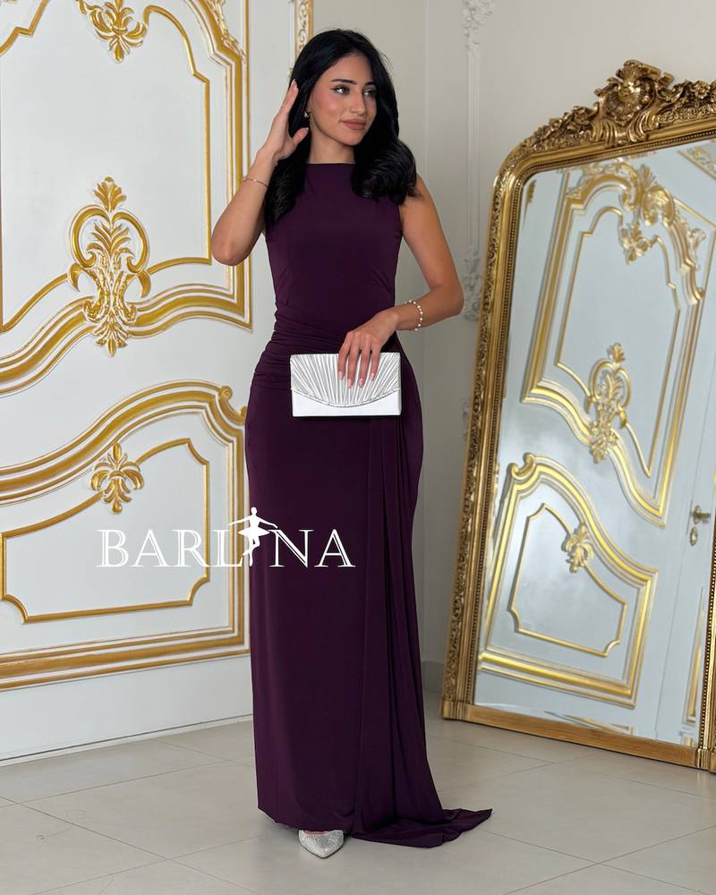 Soft long dress in a dark purple color
