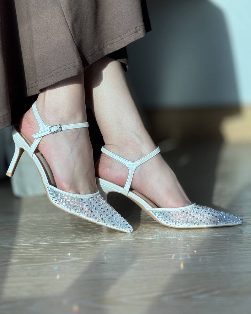 Women's mid-heel with crystal-studded toe