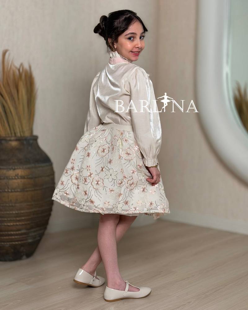 Girls' outfit with embroidered skirt and embellished collar